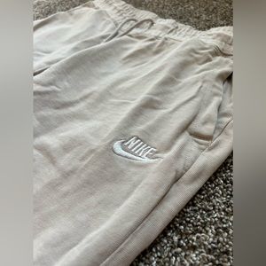 Women’s M Tan Nike Joggers